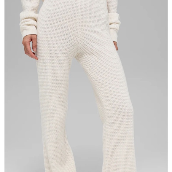 (Set) ALO Cashmere Plush Waffle 1/4 Zip Pullover + High Waist Plush Waffle Pant - Picture 5 of 10